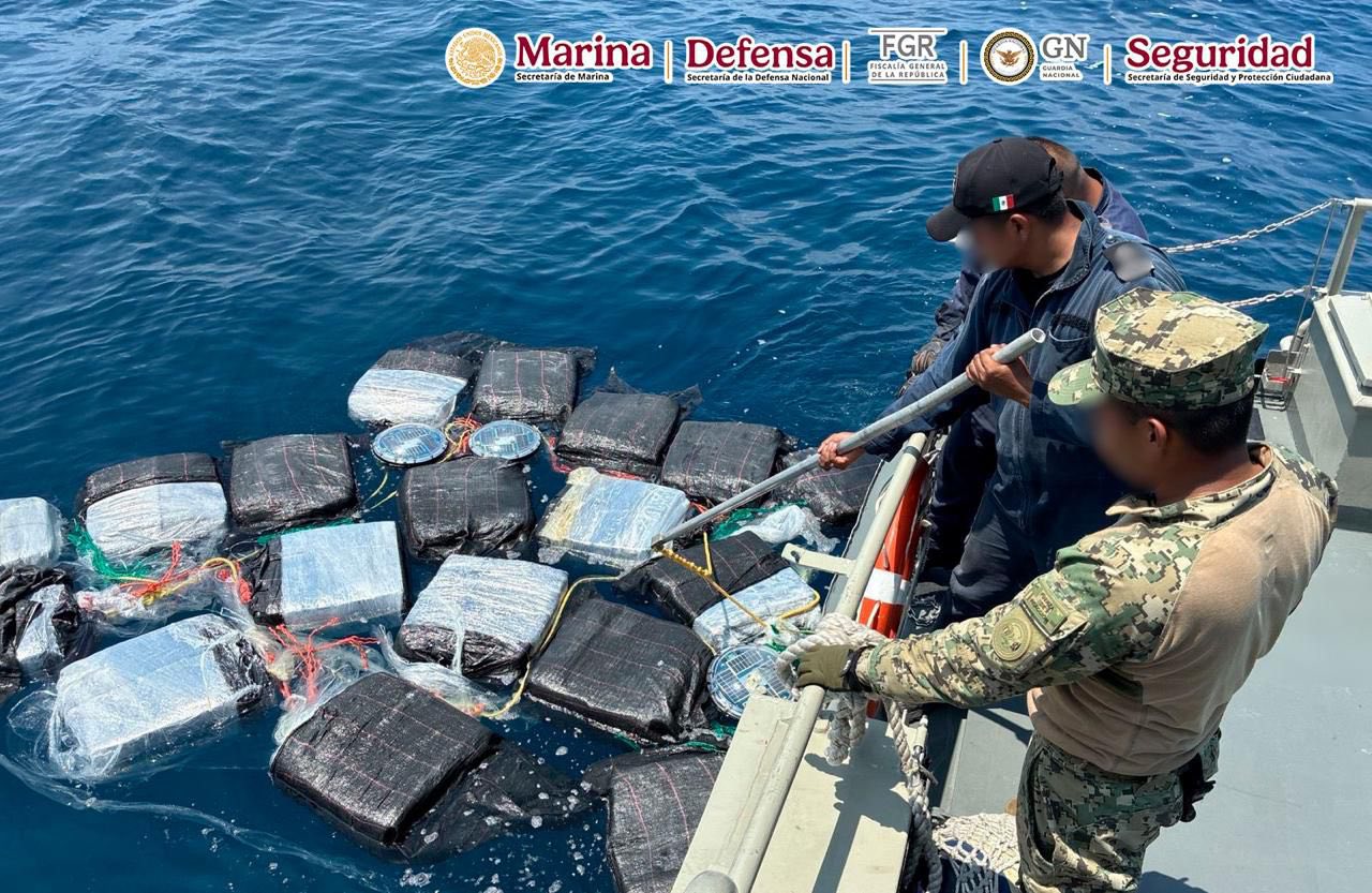 Marina asegura cerca de una tonelada de cocaína frente a costas de Chiapas; hay seis detenidos
