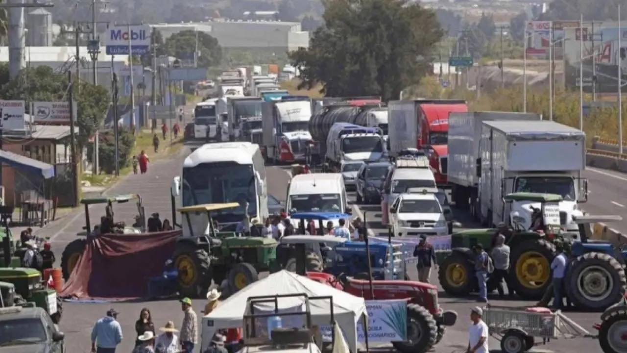 Transportistas de Chiapas denuncian extorsiones millonarias al circular por Tabasco y Veracruz