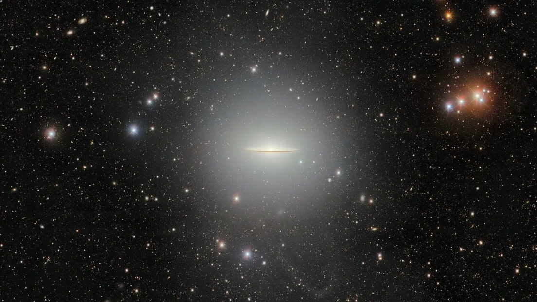 Captan imagen inédita de la galaxia del Sombrero con avanzado instrumento en Chile