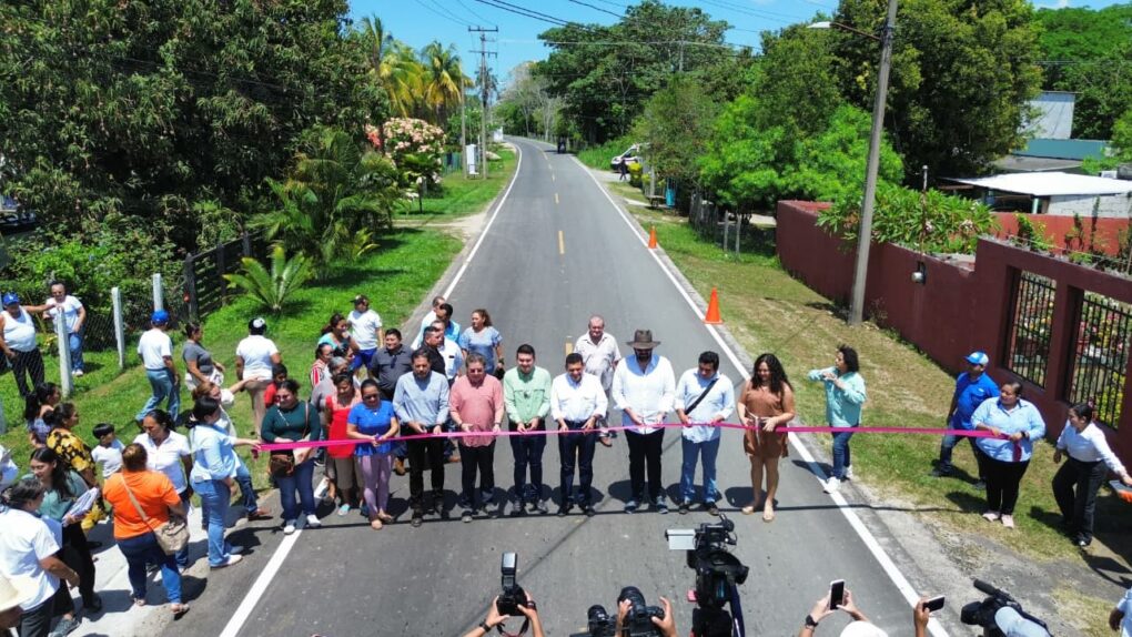 Entrega Javier May casi 28 kilómetros de carreteras rehabilitadas en Comalcalco