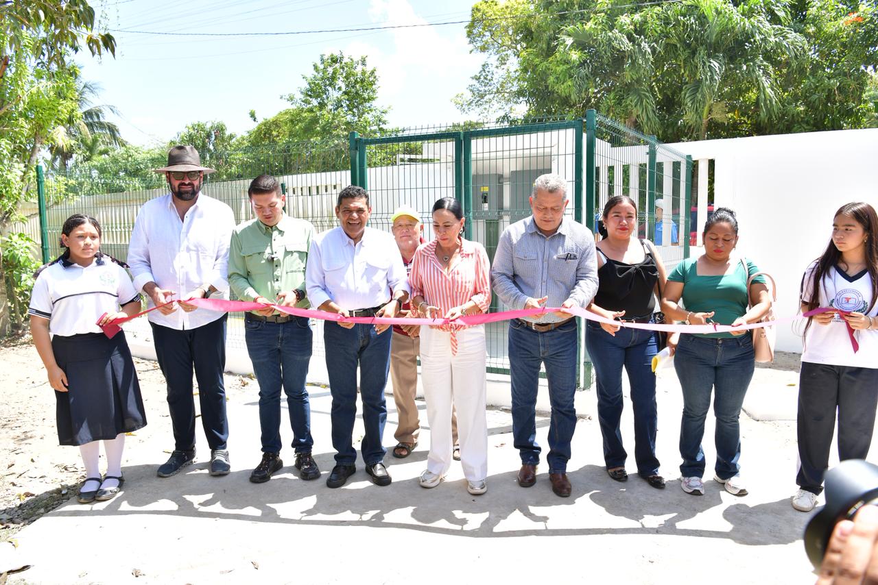 Gobierno estatal y municipal fortalecen educación y alumbrado público en Comalcalco