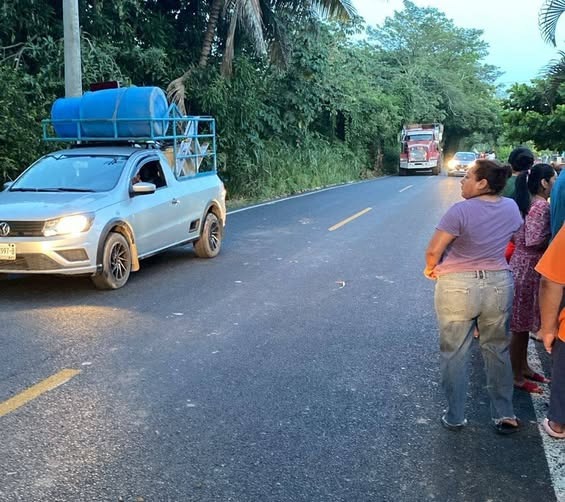 Gobierno de Tabasco interviene para liberar bloqueos por apagones y coordina atención con CFE