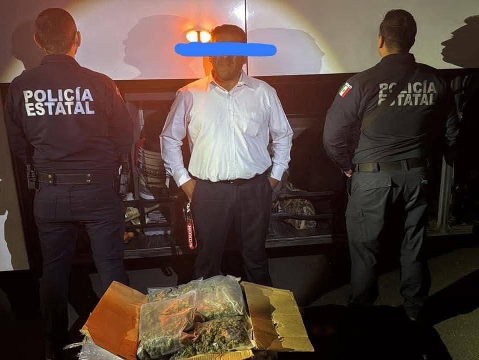 Detienen a chofer de autobús tras hallar presunta droga oculta durante revisión policiaca