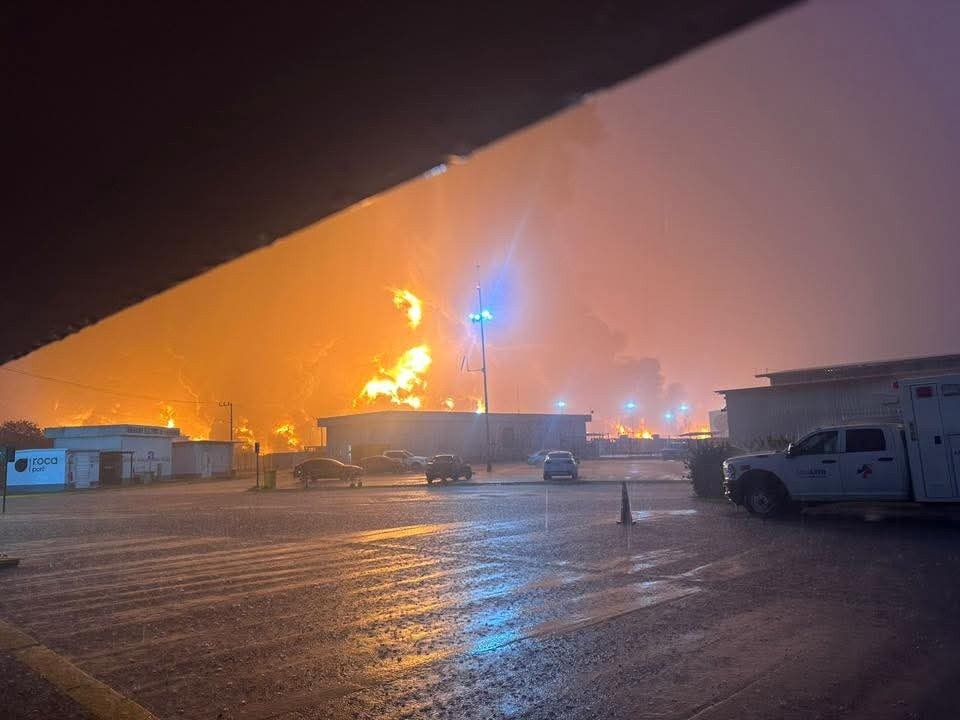 Incendio en área de almacenamiento de la Refinería Dos Bocas genera movilización de emergencia en Paraíso