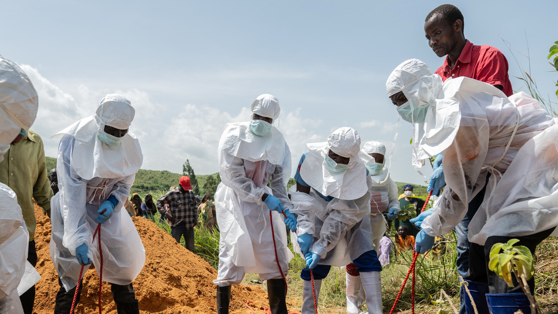 Recortes de ayuda de EE.UU. complican respuesta al brote de ébola en África, denuncian ONG