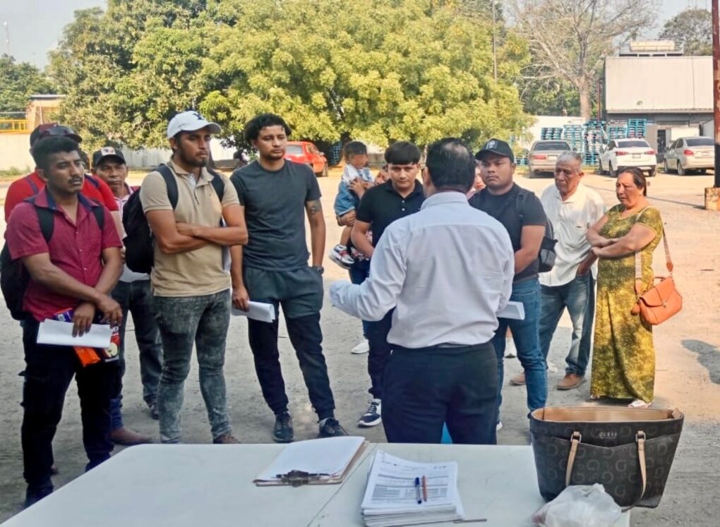 SNE Tabasco traslada a 15 jornaleros a Sonora para integrarse a labores agrícolas