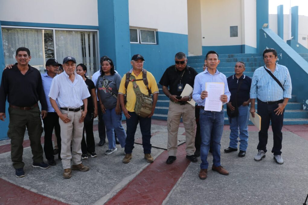 Trabajadores de la FGE Tabasco entregan pliego petitorio; exigen revisión salarial y mejores condiciones laborales