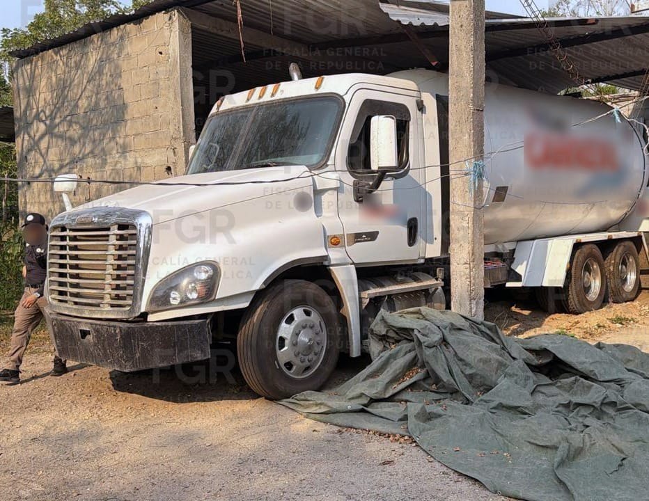 Asegura FGR pipa con casi 19 mil litros de Gas L.P. tras cateo en Cárdenas, Tabasco