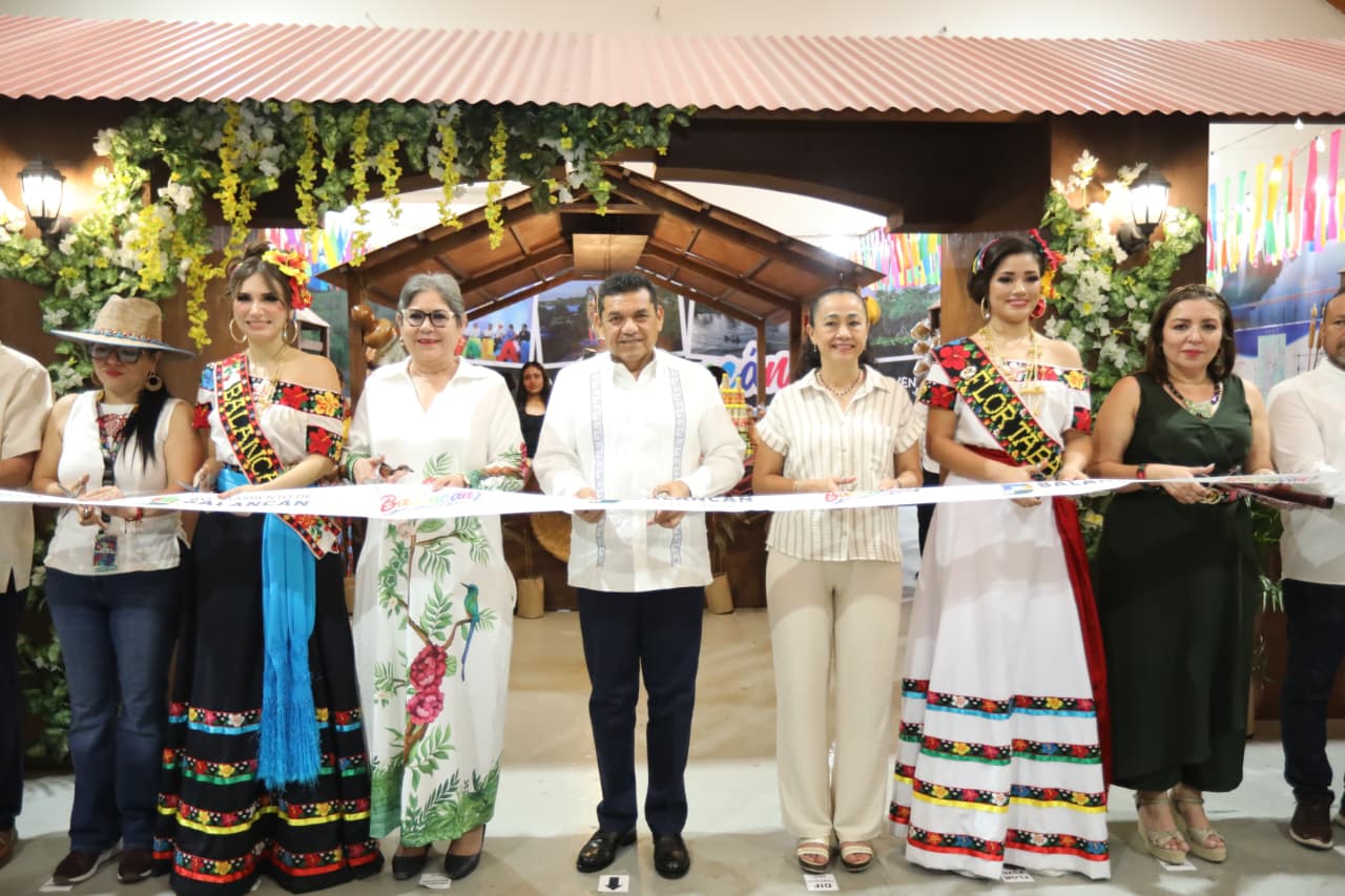 Inaugura Javier May stands de Balancán y Cárdenas y entrega reconocimientos a personajes distinguidos…