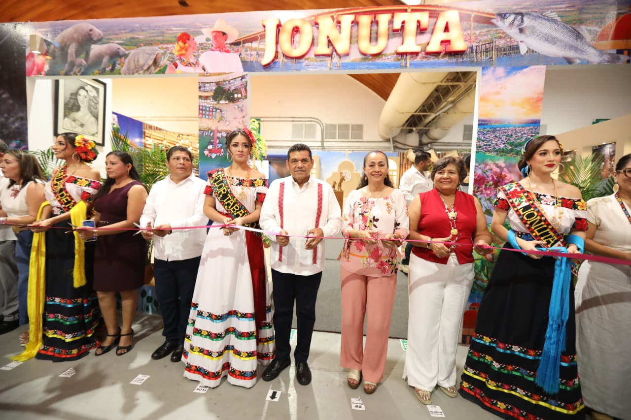 Javier May recorre stands de Jalpa de Méndez y Jonuta en la Feria Tabasco 2026