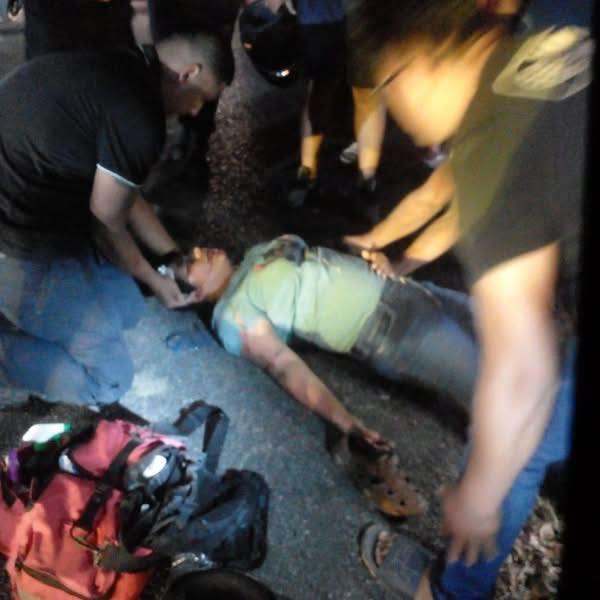 Pareja de motociclistas resulta lesionada tras derrapar en carretera de Centla