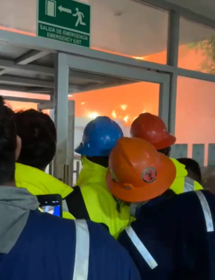 Incendio en la Refinería Olmeca moviliza protocolos de emergencia; Pemex reporta control total sin daños operativos