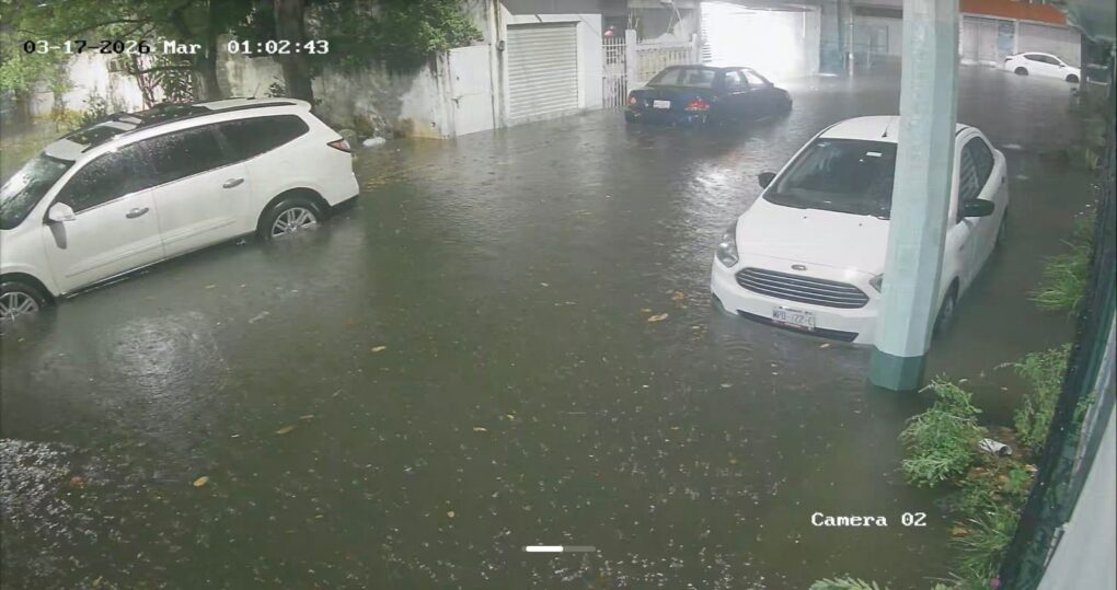 Lluvias provocan primeras anegaciones en colonias de Villahermosa; autoridades alertan por tormentas activas