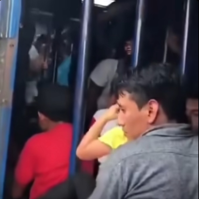 Rescatan a 68 migrantes ocultos en camión refresquero sobre la carretera Cárdenas–Coatzacoalcos