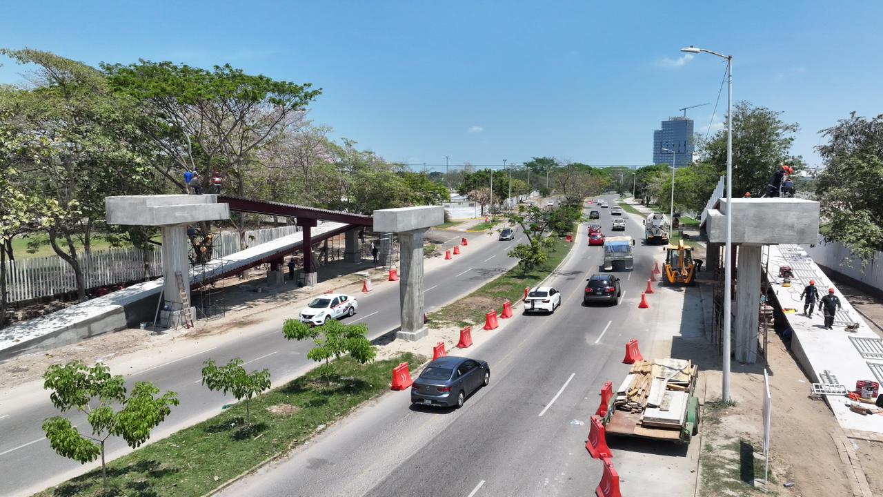 Anuncian cierres intermitentes en boulevard Bicentenario por instalación de puente peatonal