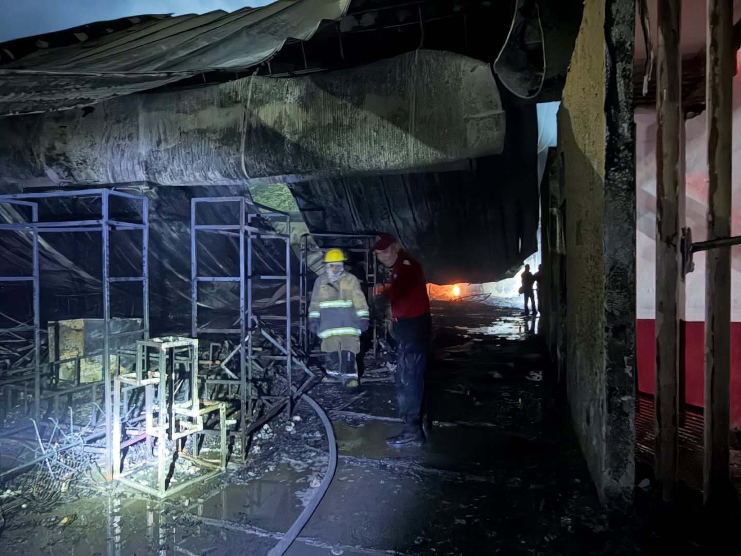 Protección Civil confirma control del incendio en la Nave 1 del Parque Tabasco