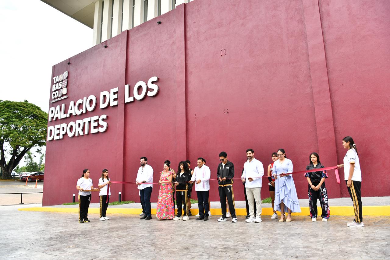 Inauguran nuevo Palacio de los Deportes en Tabasco y entregan becas a 500 atletas