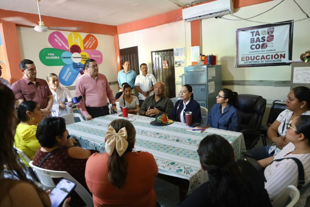 Diálogo directo y transparencia: madres de familia recorren la Refinería Olmeca