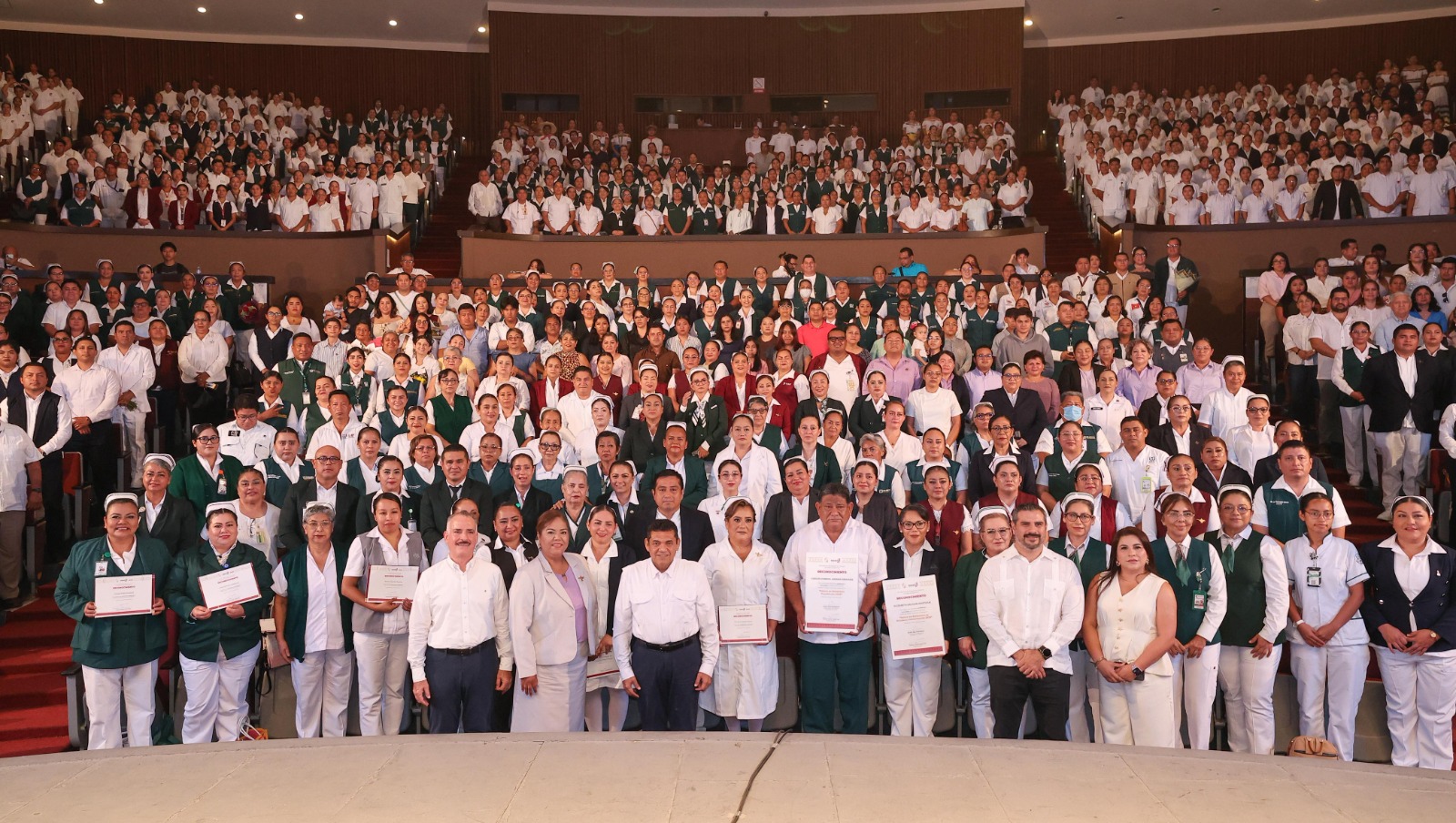 Gobernador JMR reconoce humanismo, entrega y compromiso de personal de enfermería en Tabasco…