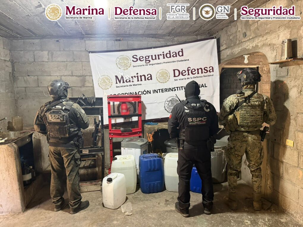Detienen a cuatro presuntos integrantes de célula criminal y aseguran laboratorio de drogas en Sinaloa