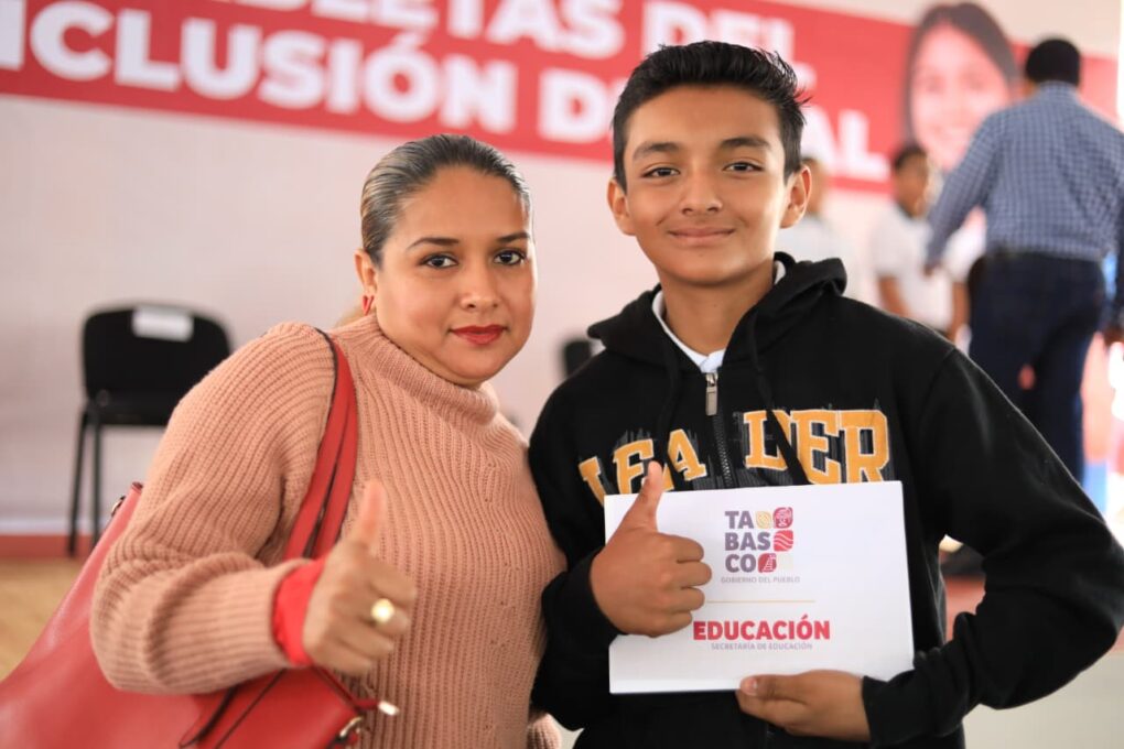 Entrega de más de 42 mil tabletas reduce brecha digital y fortalece educación de estudiantes en Tabasco