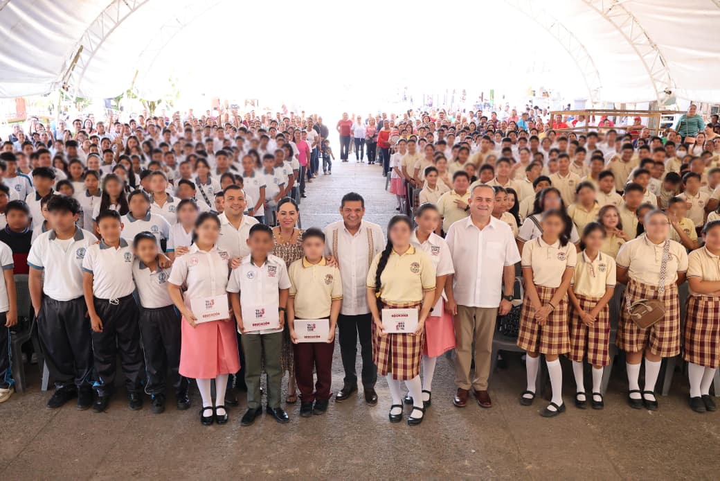 Tabletas transforman la educación en la Sierra de Tabasco; estudiantes celebran inclusión digital