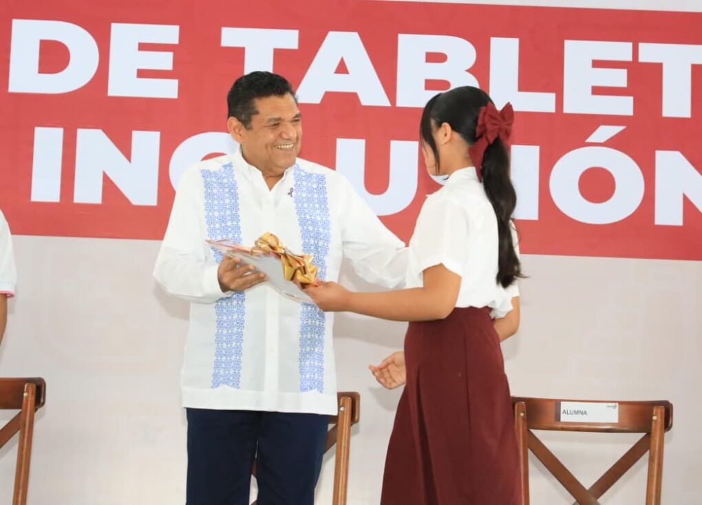 Javier May pone en marcha segunda etapa del Programa Inclusión Digital; entregan tabletas a más de 42 mil estudiantes en Tabasco…