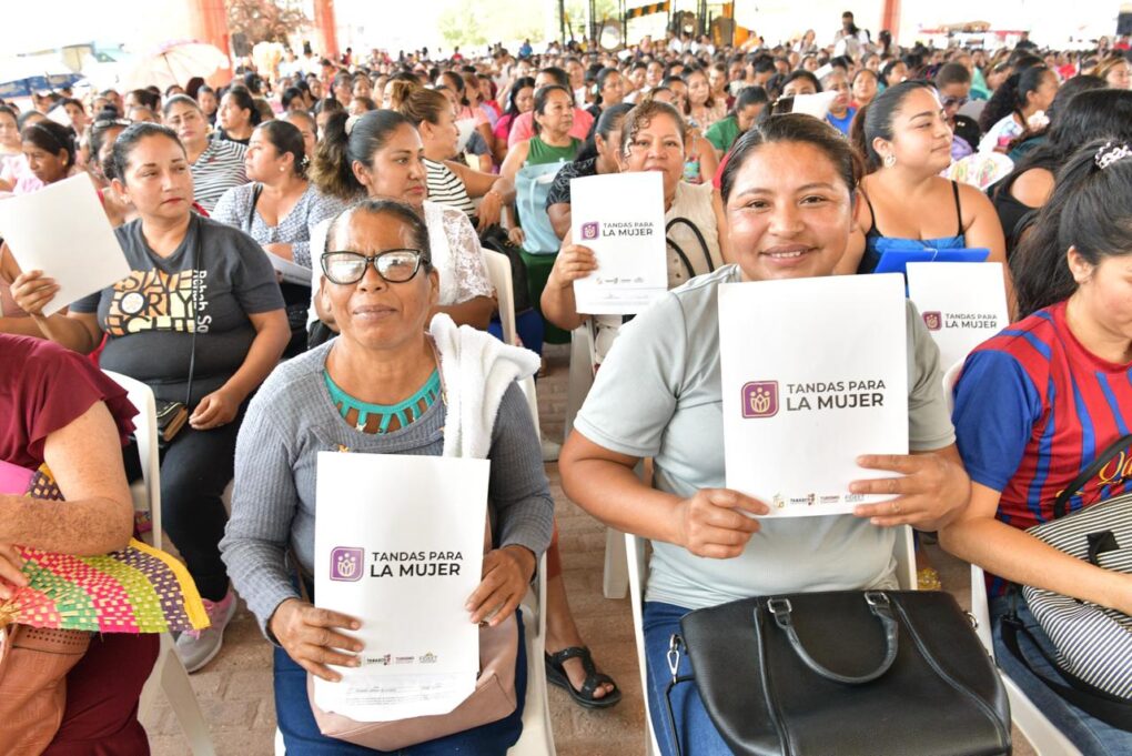 Entrega Javier May mil 200 tandas a mujeres emprendedoras en Cunduacán; impulsan independencia económica