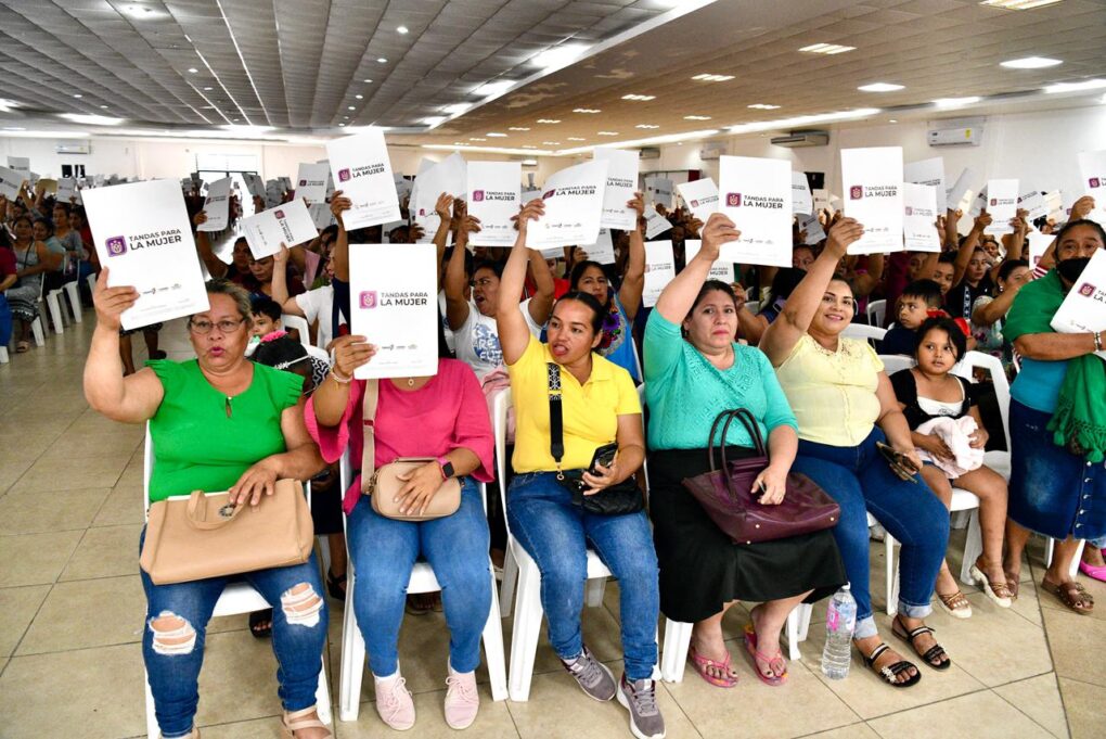 Entregan 1,200 apoyos de “Tandas para la Mujer” en Centla para fortalecer emprendimientos femeninos