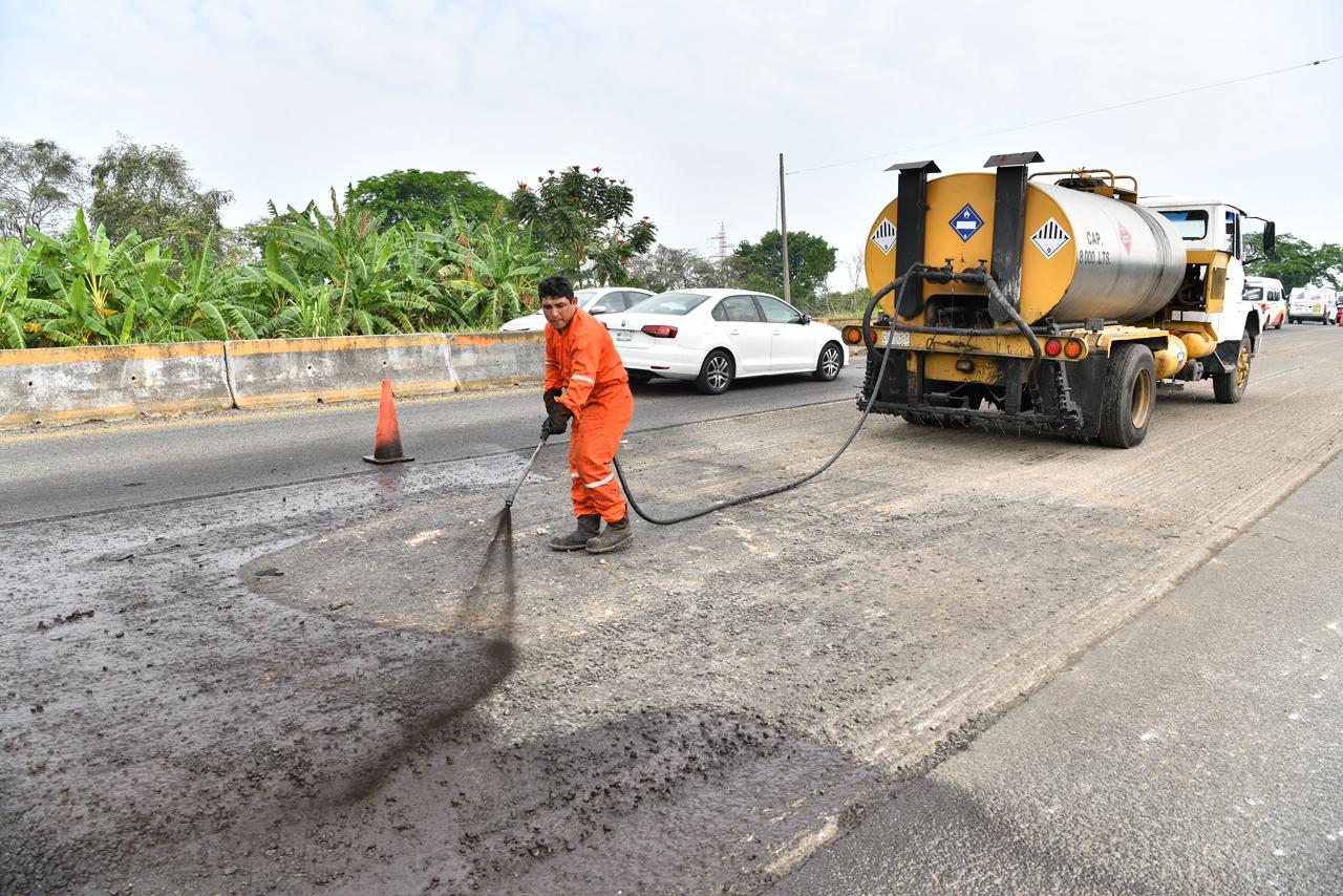 Avanza rehabilitación de carreteras en Tabasco; transportistas destacan mayor seguridad y rapidez