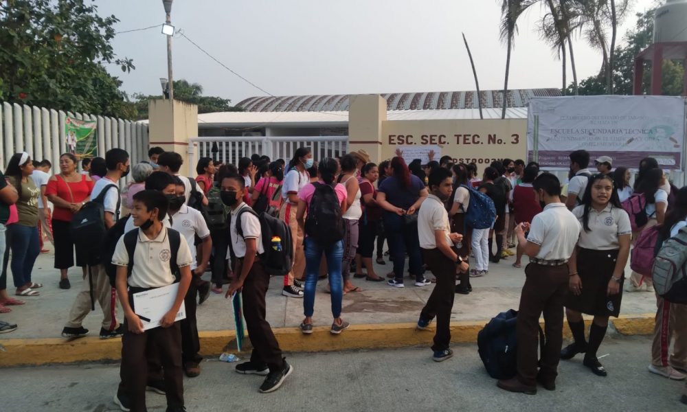 Padres de familia anuncian cierre de secundaria técnica en Ocuiltzapotlán por disputa de terreno escolar