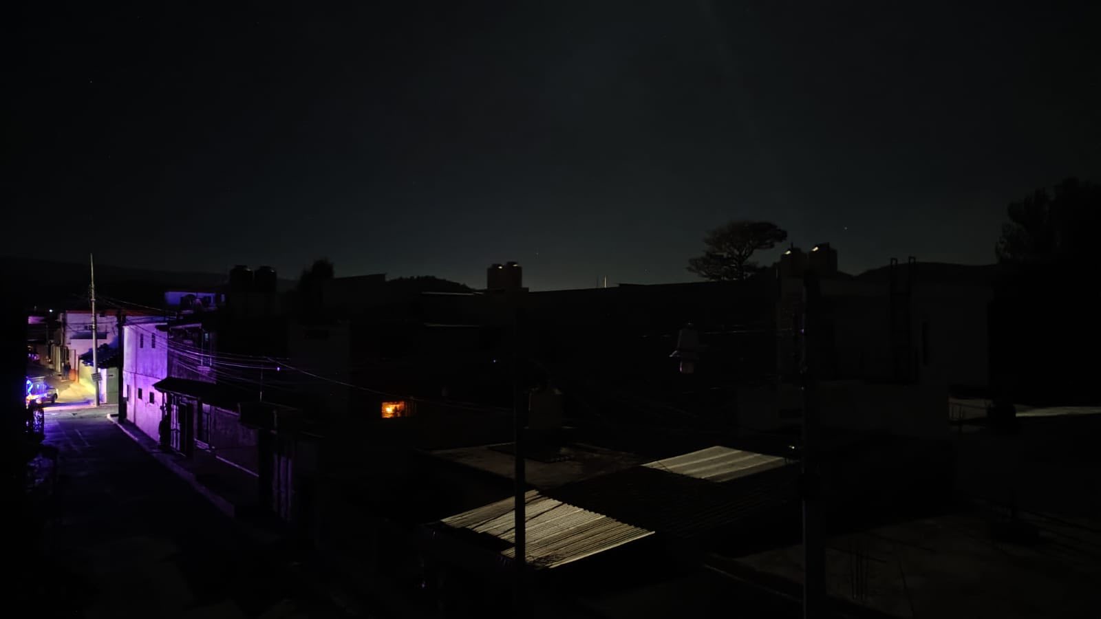 Más de 24 horas sin luz en Teopisca, Chiapas desatan protestas contra la CFE