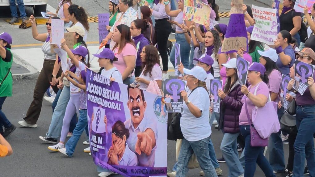 Mujeres marchan pacíficamente en Boca del Río para exigir alto a la violencia de género