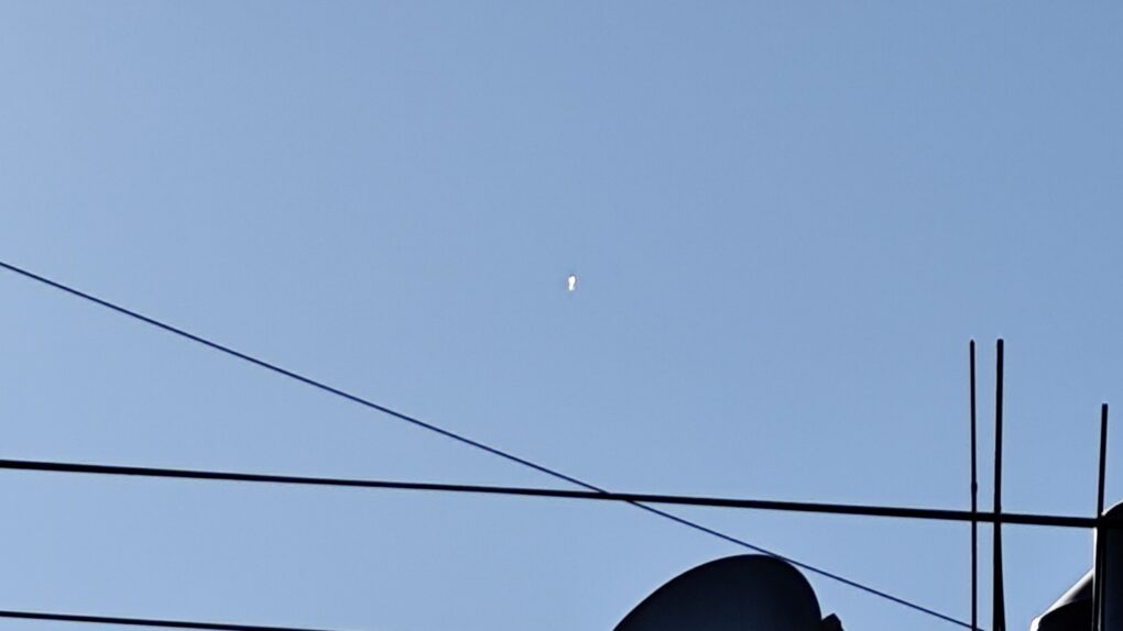 Extraño objeto en el cielo de Xalapa causa sorpresa; especialistas señalan que era un globo meteorológico