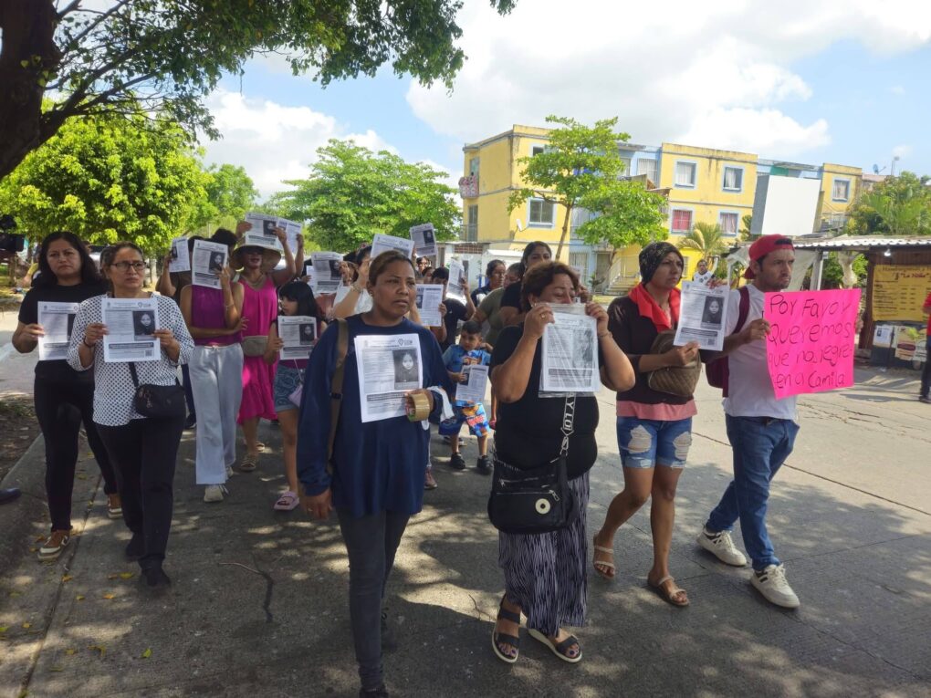 Familiares de adolescente desaparecida protestan en Veracruz para exigir avances en su búsqueda