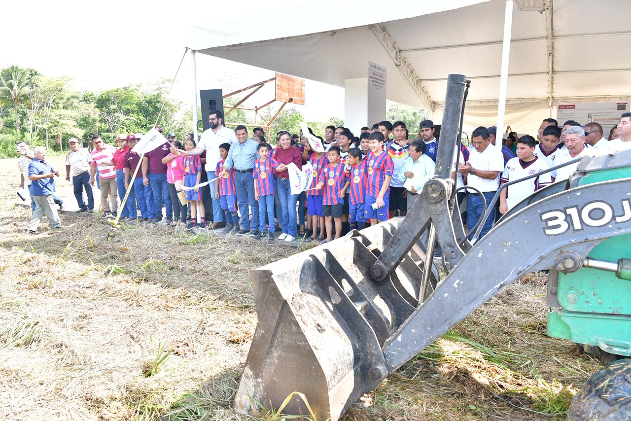 En Cunduacán, se cumplen compromisos y combate rezago social, con obras sanitarias y deportivas por más de 38 mdp…