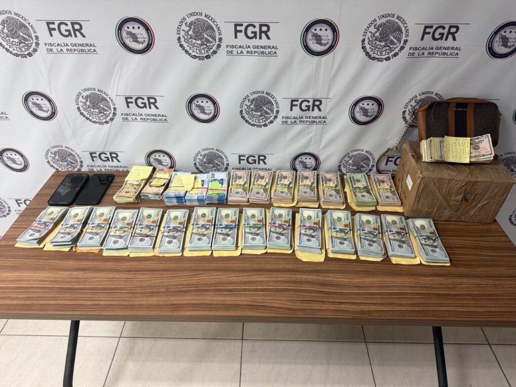 Caen en Centla dos sujetos con más de tres millones de pesos y dólares en efectivo, de procedencia ilícita