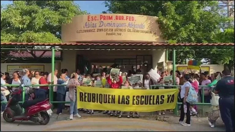 Presidenta Claudia Sheinbaum instruye a Pemex apoyar reubicación de escuelas cercanas a la Refinería Olmeca-Dos Bocas…