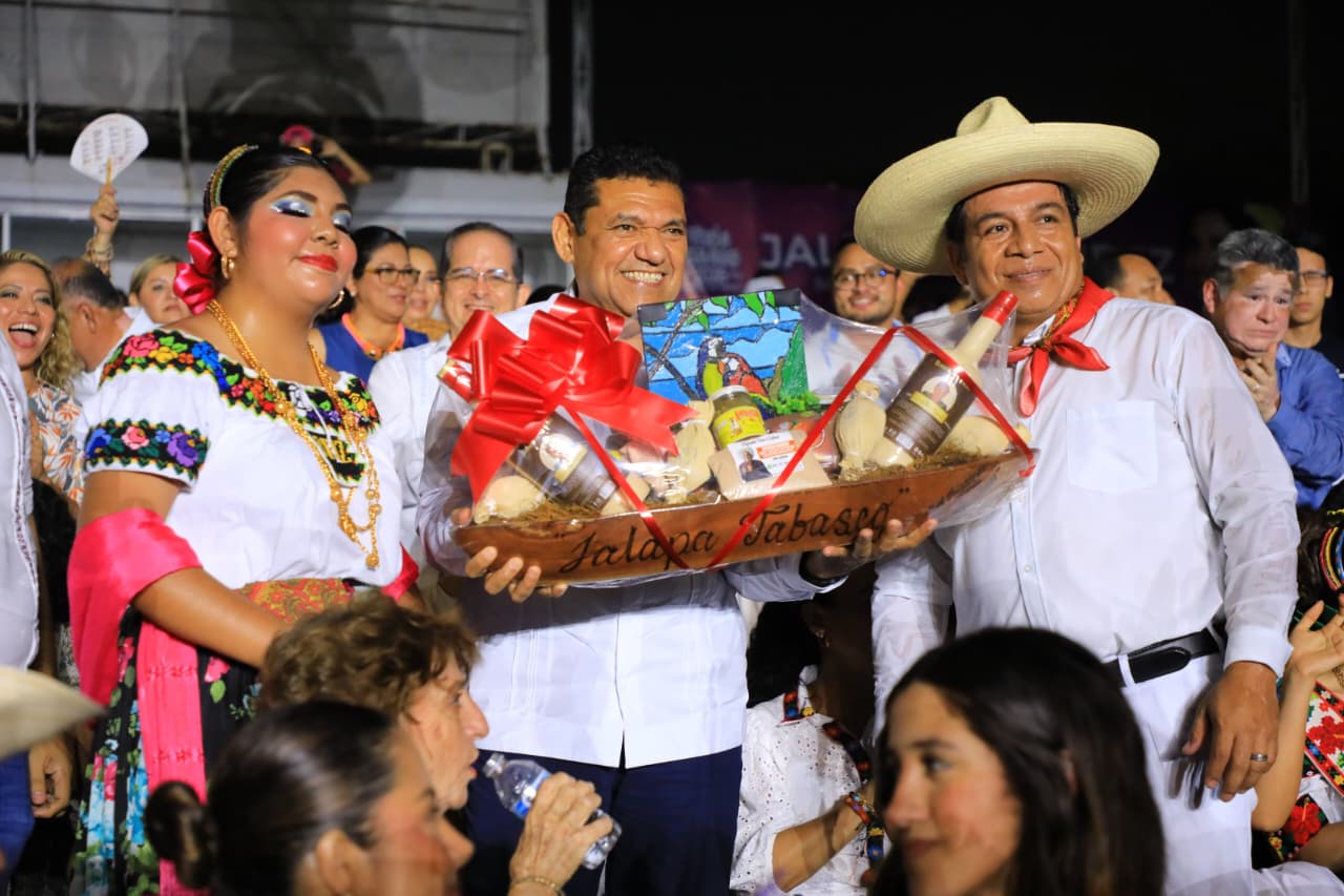 Música, color y tradición en Foro Cultural; Javier May reconoce participación de ballets de Huimanguillo y Jalapa…