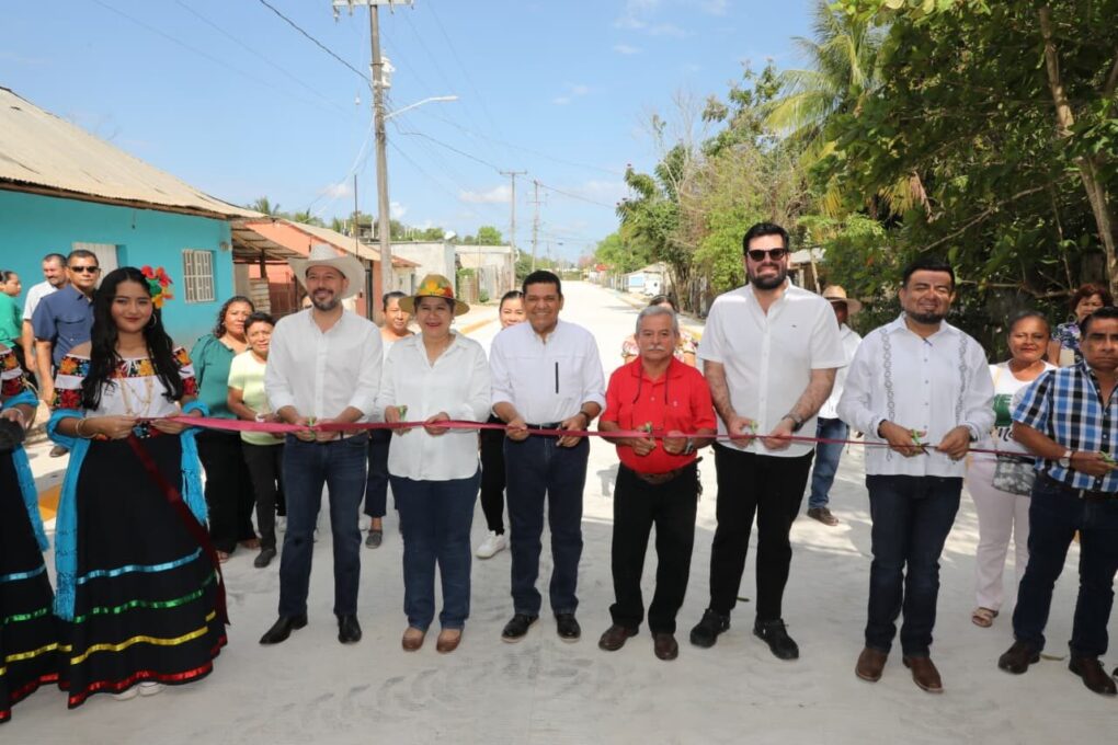 Gobierno del Pueblo impulsa transformación de Balancán; entrega Javier May pavimentación de calles en Villa El Triunfo