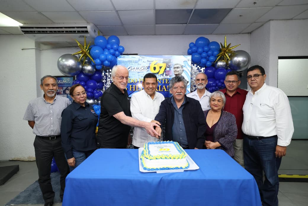Javier May refrenda respeto a la libertad de expresión y labor periodística; acude al 67 aniversario del Diario Presente…