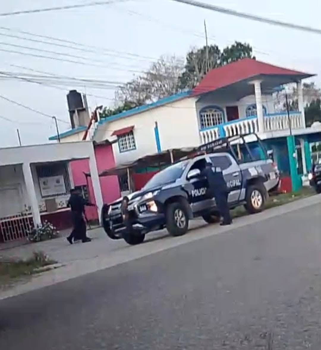 Aseguran a elemento de seguridad tras detonaciones de arma de fuego en Paraíso; reportan un lesionado