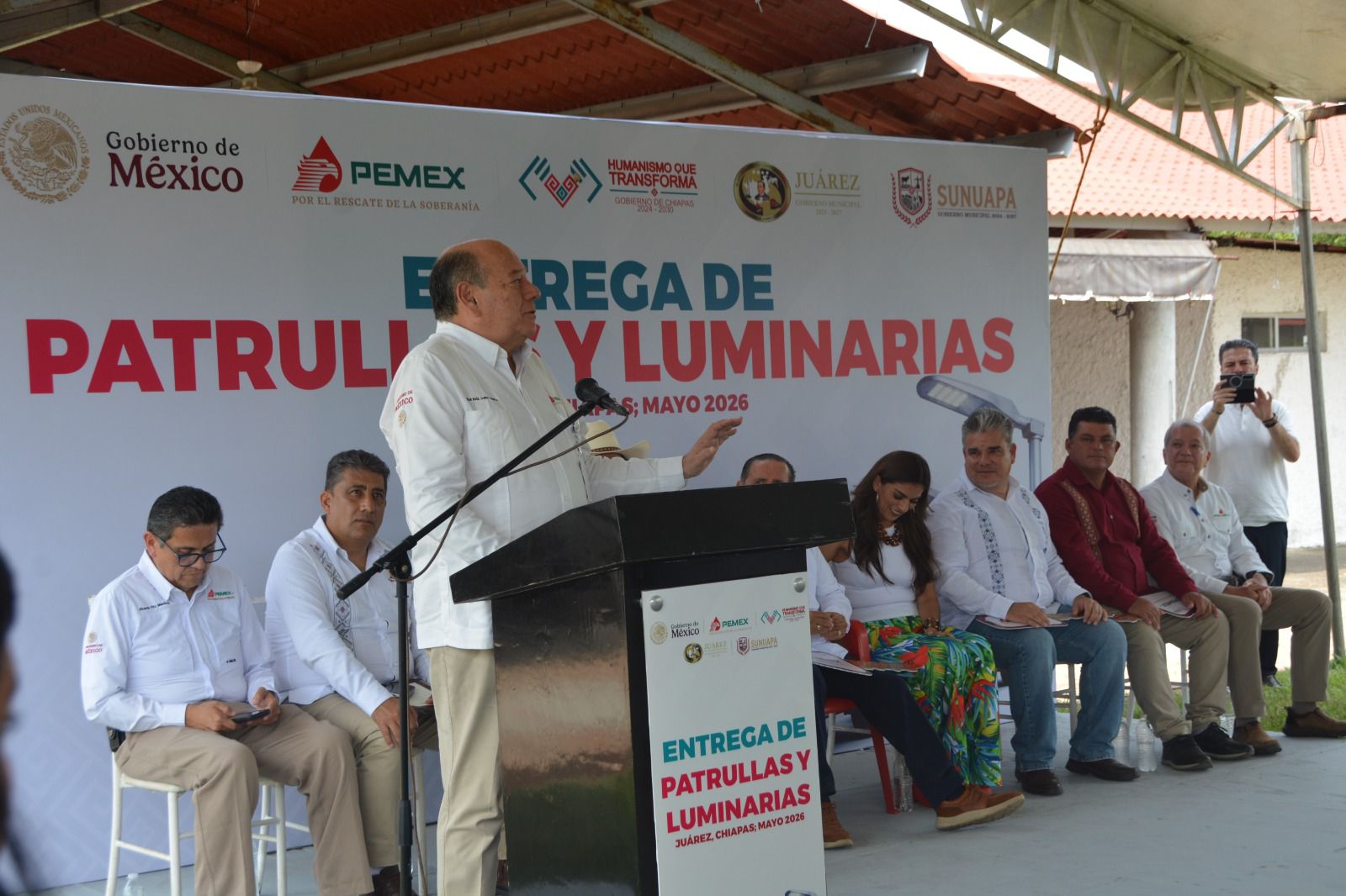 Pemex entrega patrullas y luminarias para fortalecer seguridad en Juárez y Sunuapa, Chiapas…