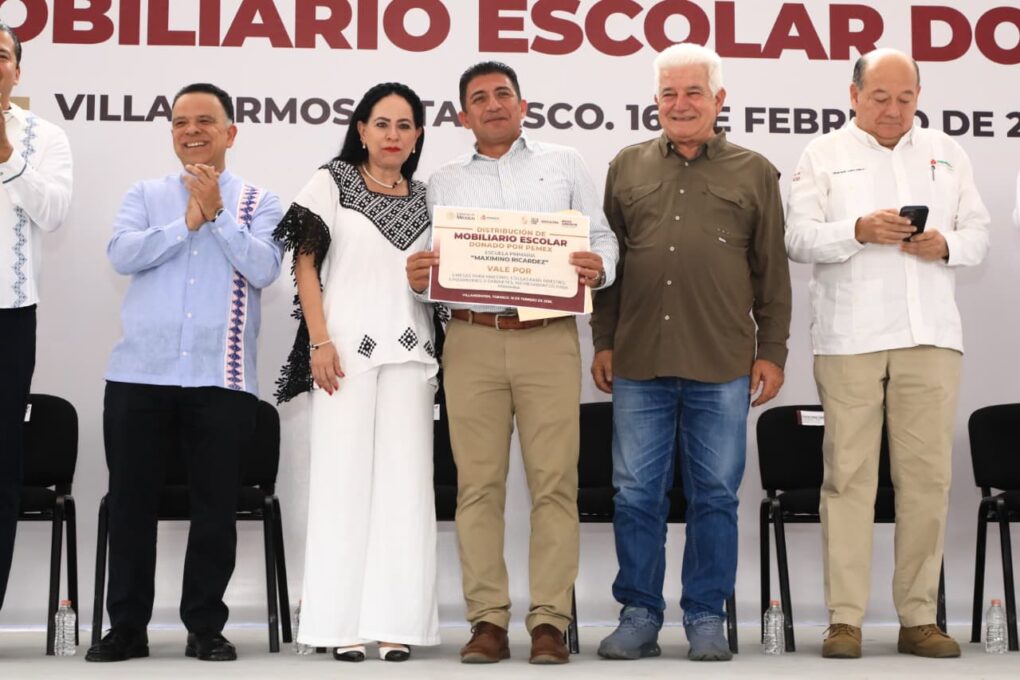 Dona Pemex mobiliario escolar para escuelas primarias de 10 municipios, a través del PACMA…
