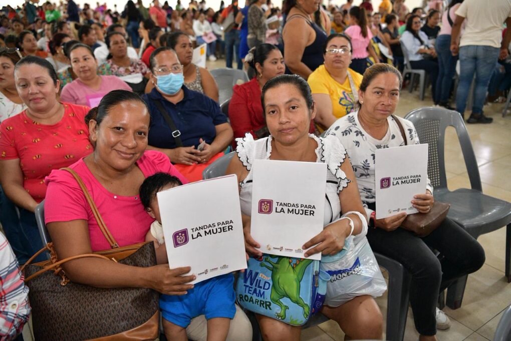 Impulsa Javier May autonomía económica femenina en Jalpa de Méndez; 800 emprendedoras reciben Tandas para la Mujer